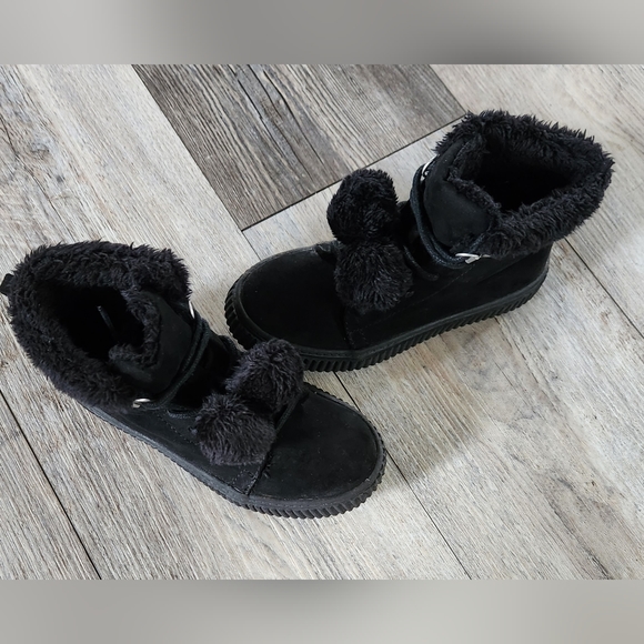 COPY - Gap Toddler Girls Suede PomPom Lace Up Boots- Black - Picture 2 of 7